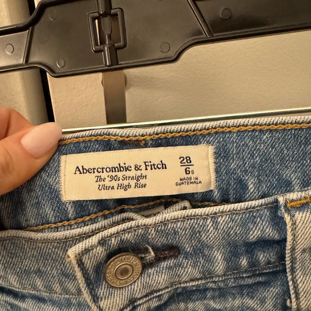 Abercrombie & Fitch- The *90s Straight Ultra High Rise - Picture 2 of 2